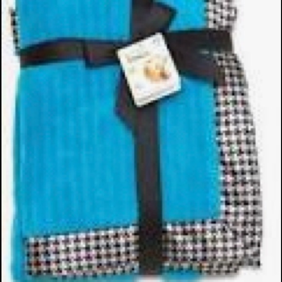 Tender Kisses Teal Satin Trim Blanket in EUC - Picture 2 of 3